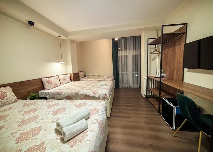 Calla Bella Rooms & Snack Bar